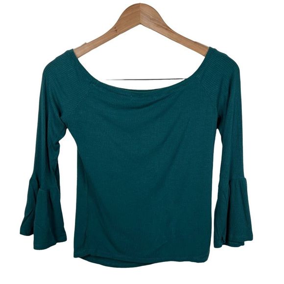 L&D Green Off Shoulder Bell Sleeve Blouse size medium - Picture 4 of 5